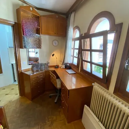 Apartman Ano Poli 5 *